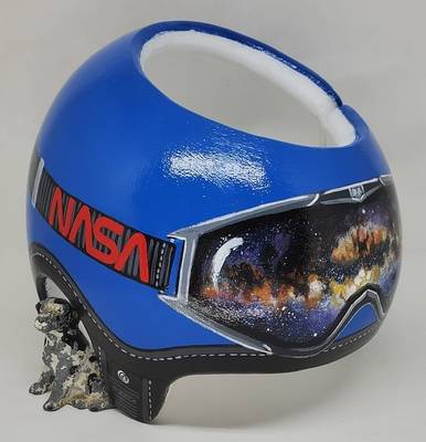 Custom helmet painted by Lazardo Art